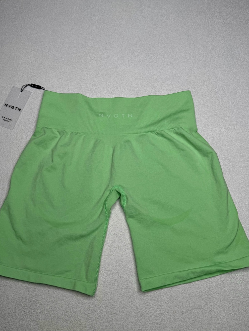 ✨NWT✨NVGTN Mid Rise Contour Seamless Shorts•💚Pistachio - Picture 4 of 15
